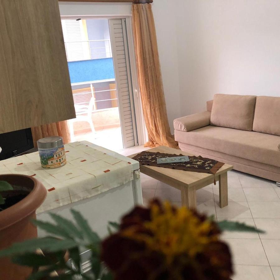 Mary'S Apartment Sarande Exterior photo